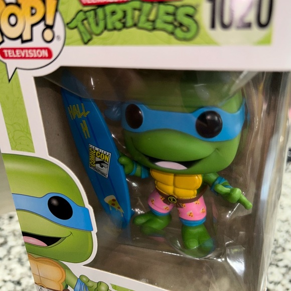New Funko Pop Television SDCC Comic Con TMNT 1020 Leonardo With Surfboard NI… - Picture 10 of 10